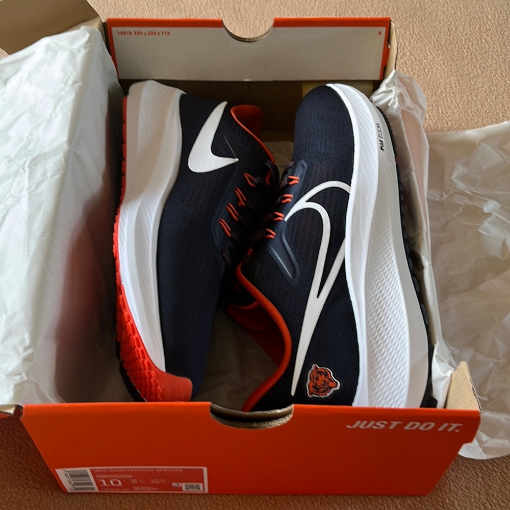 NIB Nike Zoom Pegasus 39 BEARS Size 10     BEAR DOWN!